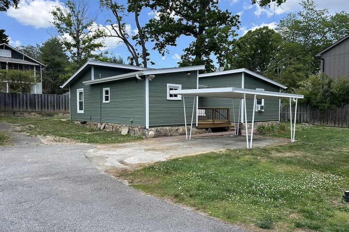 CedarWood Inn