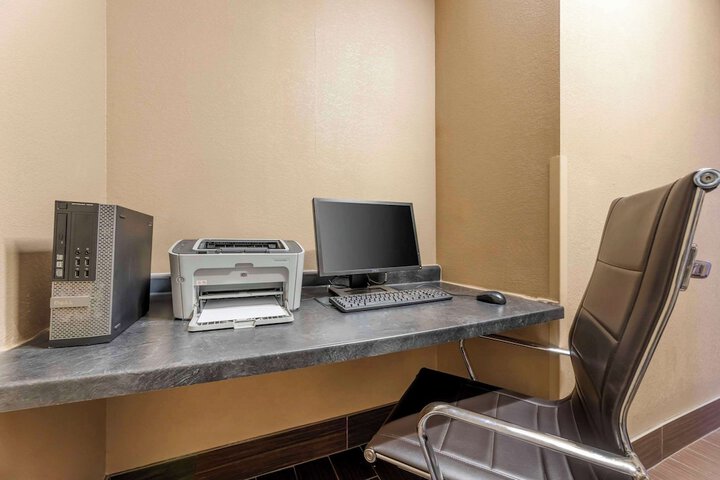 Comfort Inn & Suites Porter near Indiana Dunes