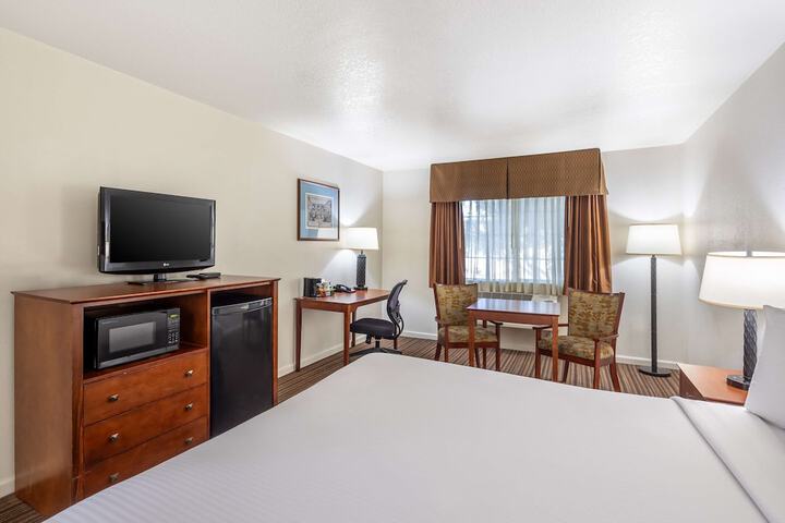 Room 13 of 30