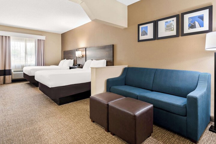 Comfort Suites near Robins Air Force Base