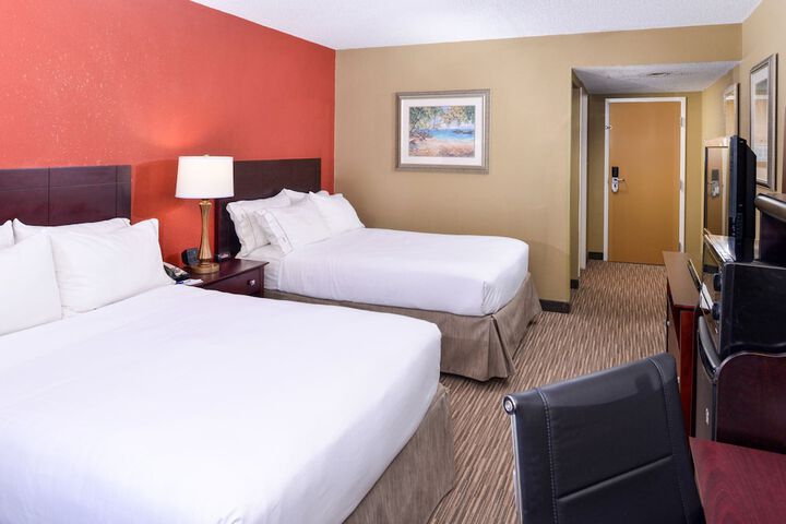 Room 32 of 60