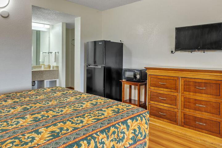 Room 27 of 34
