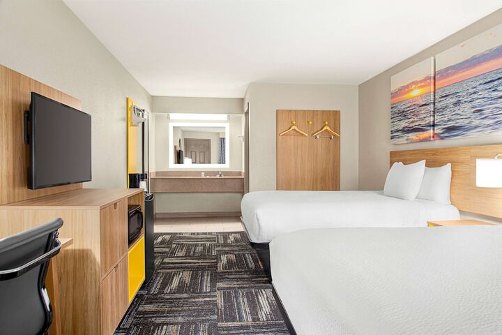 Room 32 of 40