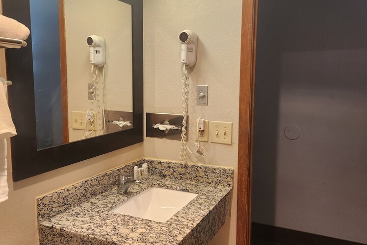 Room 17 of 47