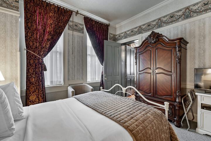 Room 54 of 128
