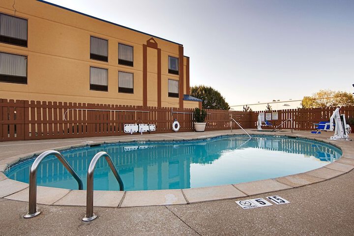Pool 6 of 28