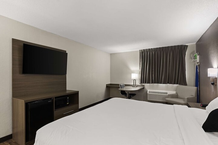 Red Lion Inn & Suites Caseyville