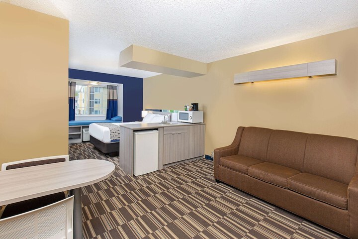 Room 7 of 27
