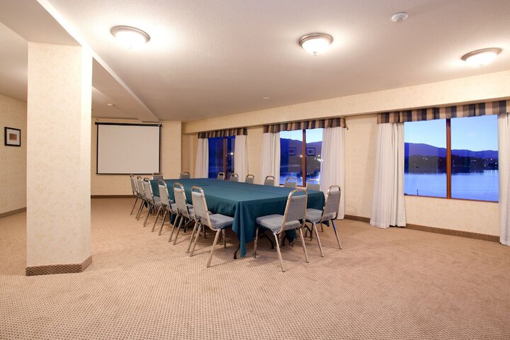 Holiday Inn Hotel & Suites Osoyoos by IHG