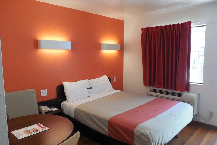 Room 15 of 36