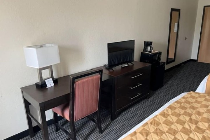 American Inn and Suites Houghton Lake
