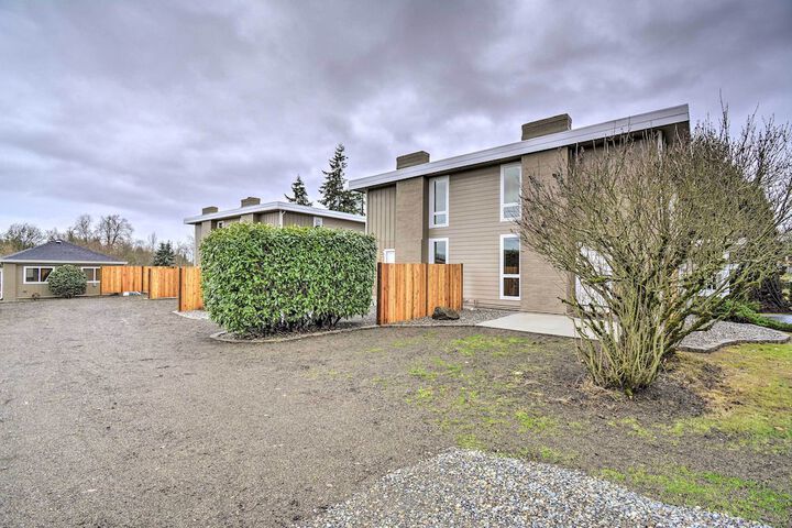 Luxurious Tacoma Retreat w / Quartz Countertops!