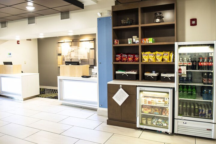 Holiday Inn Express & Suites Sedalia by IHG