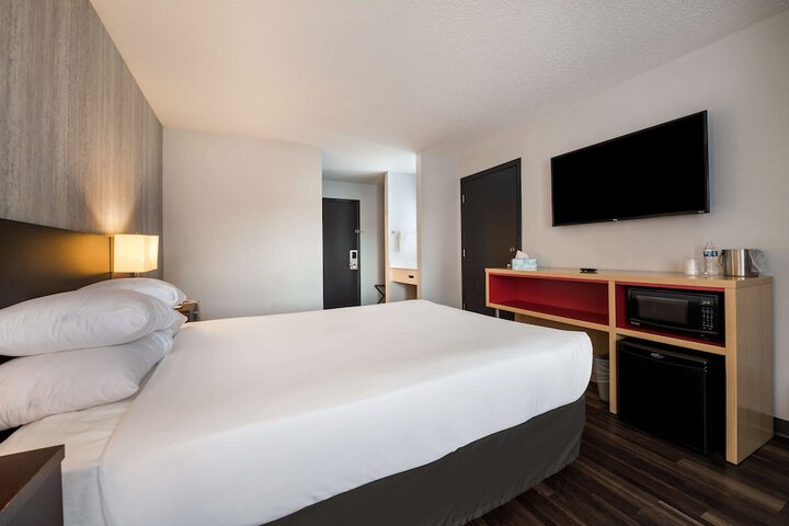 Room 16 of 43