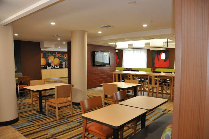 Fairfield Inn & Suites by Marriott Ft. Myers / Cape Coral