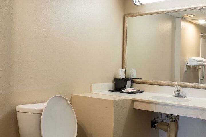 Quality Inn & Suites Moline - Quad Cities