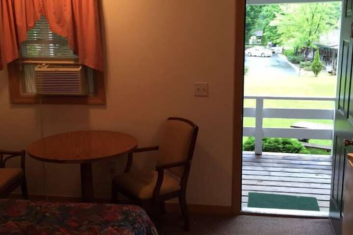 Room 28 of 50