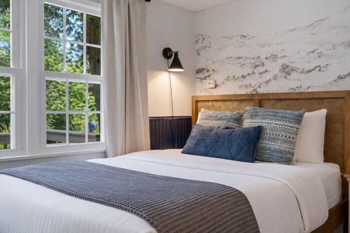 The Aurora Inn & Cottages