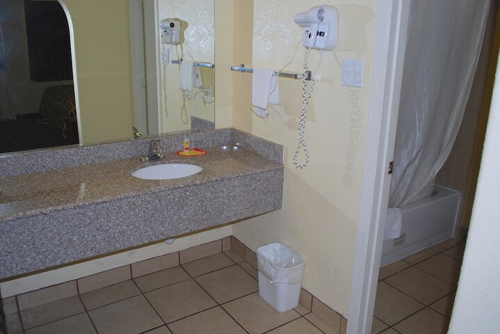 Room 17 of 32