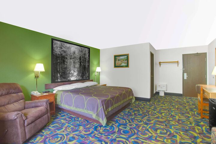 Room 4 of 16