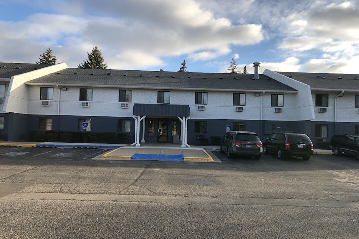 Burnsville Inn & Suites