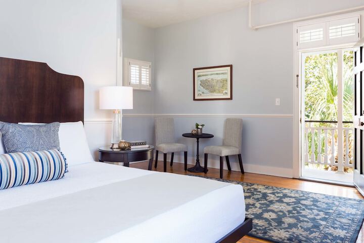 Room 32 of 46