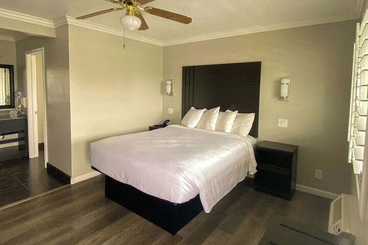 Room 40 of 49