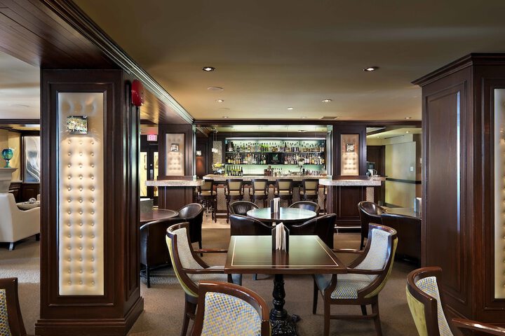 Chateau Victoria Hotel and Suites