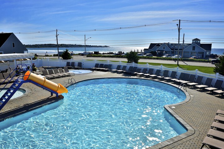 Pool 32 of 137