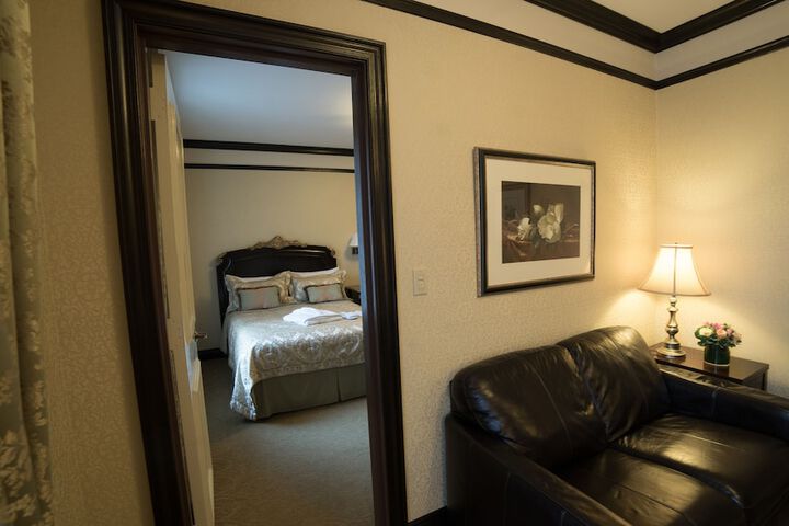 Room 9 of 42