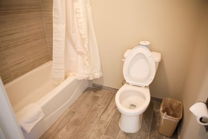 Room 6 of 17