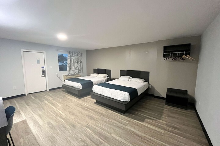 Room 12 of 17