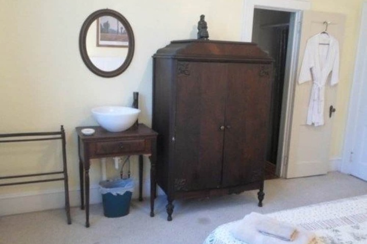 Room 42 of 51