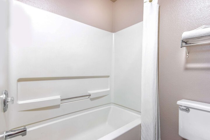Room 8 of 13