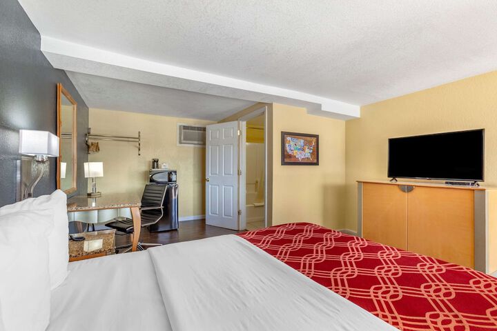 Room 17 of 32