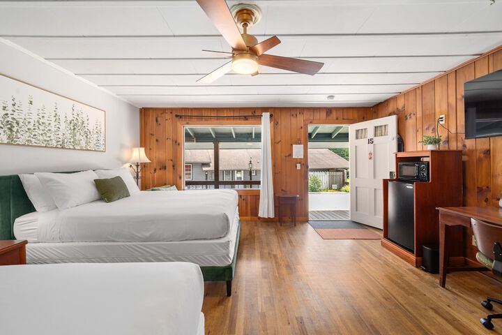 CedarWood Inn