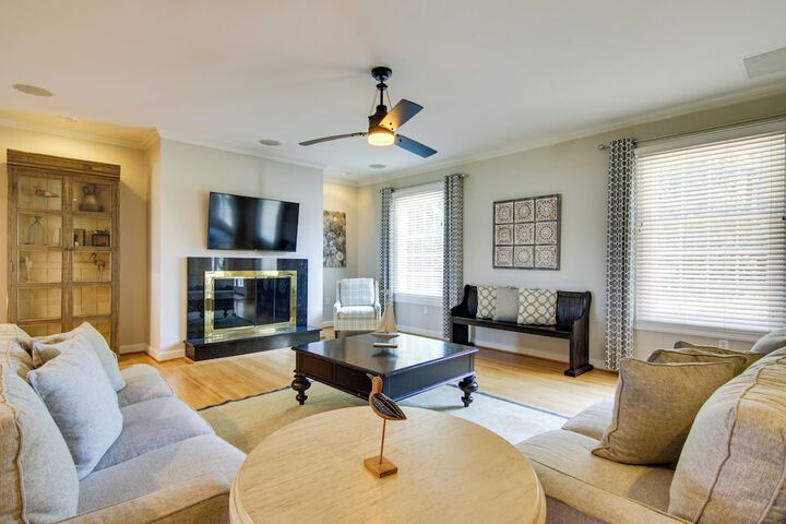 Waterfront Cambridge Gem w / Hot Tub Pool & Dock!