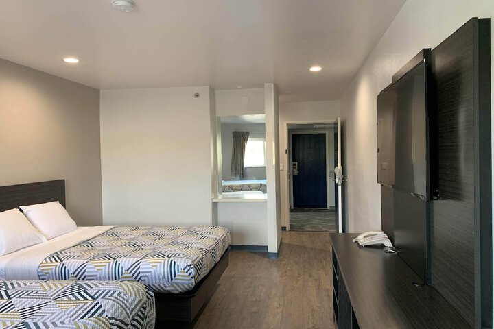 Room 16 of 27