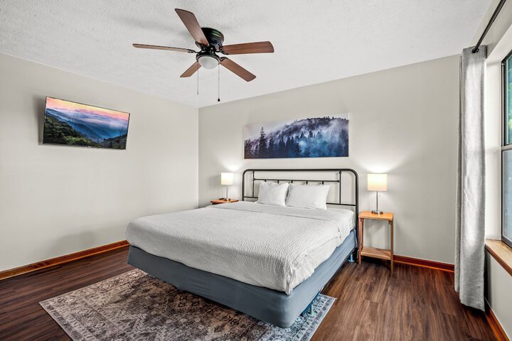 Room 5 of 6