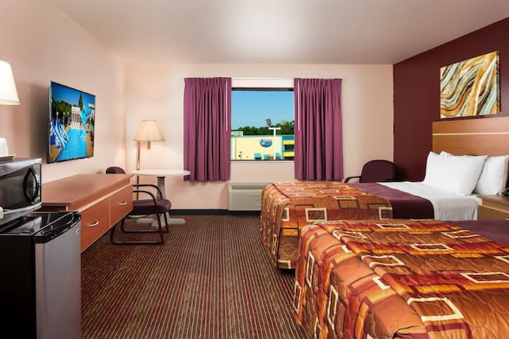 Grand Marquis Waterpark Hotel & Suites