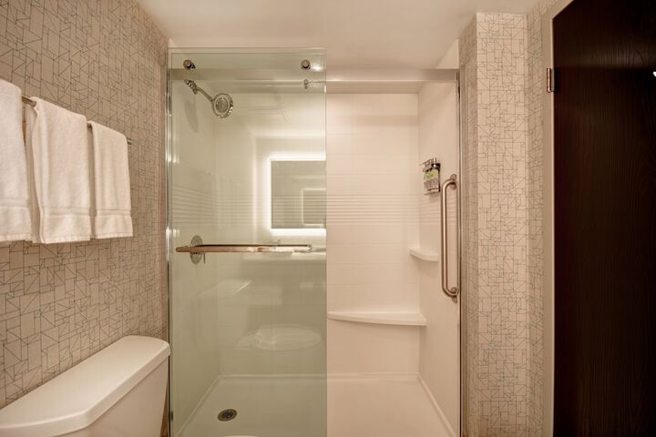 Holiday Inn Express & Suites Allentown-Dorney Park Area by IHG