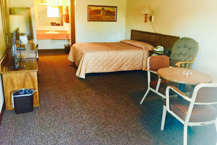 Room 12 of 34