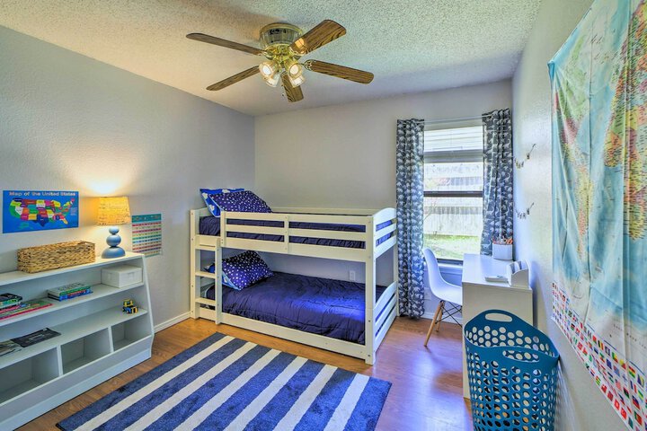 Family-friendly Broken Arrow Retreat w / Yard!