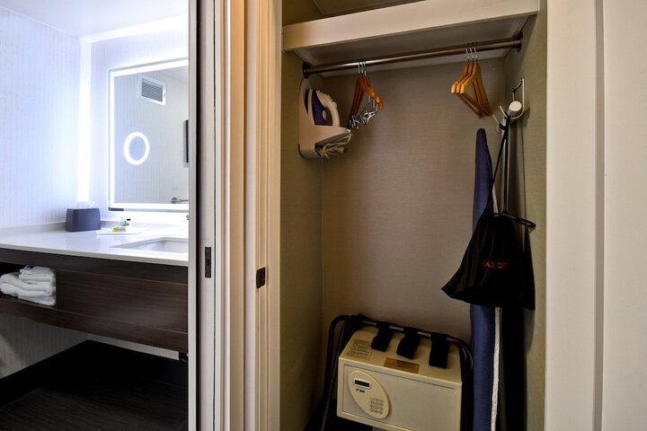 Room 74 of 170