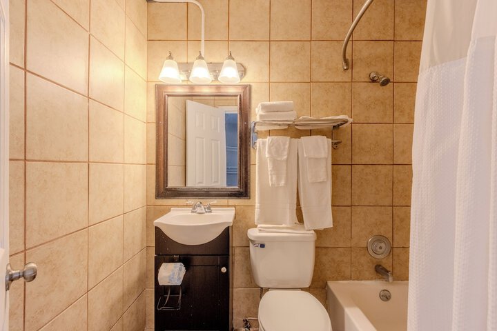 Shark Reef Resort Motel & Cottages