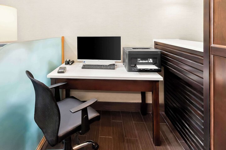 Business Center 39 of 39