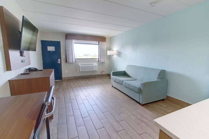 Room 11 of 30