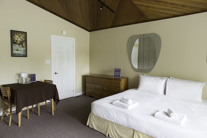 Room 10 of 12