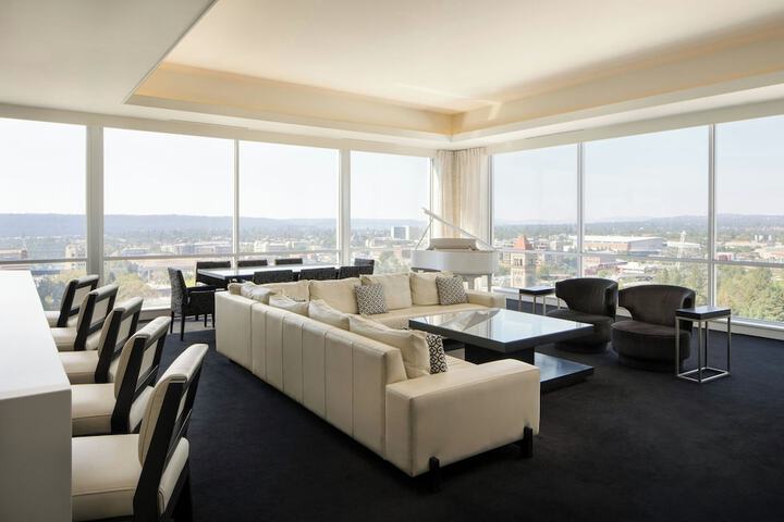 The Davenport Grand Autograph Collection