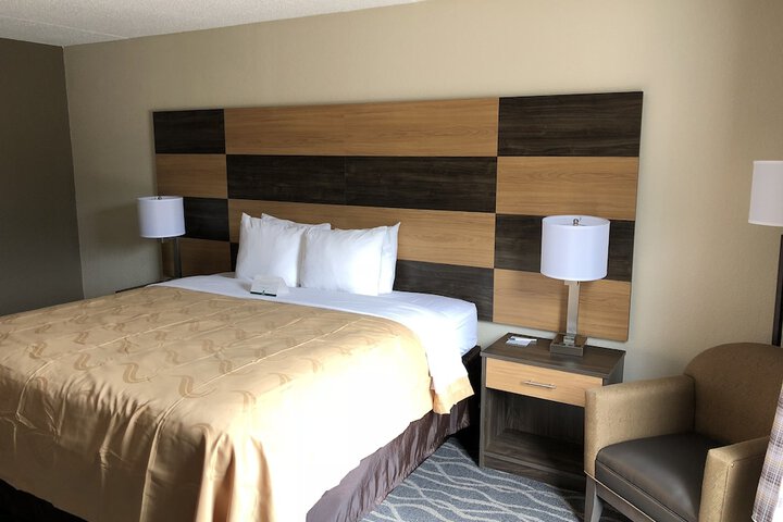 Room 11 of 34